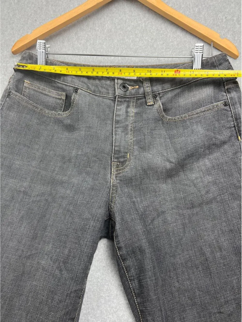 Chicos Denim Jeans Womens M / 8 Classic Platinum Straight Leg Casual Gray
